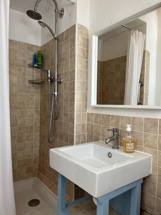 Beautiful Garden Apartment Steps From The Beach Menton Exterior photo