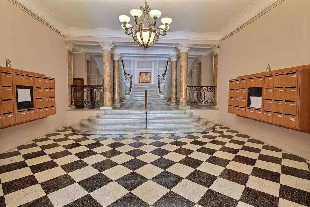 Beautiful Garden Apartment Steps From The Beach Menton Exterior photo